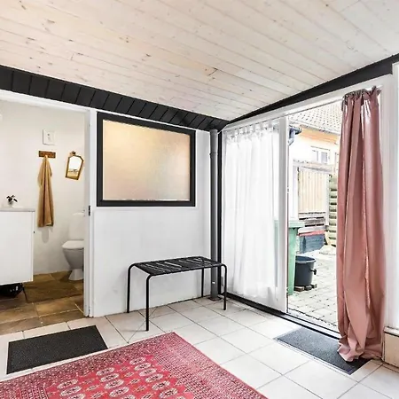 1 Bedroom Cozy In 론네